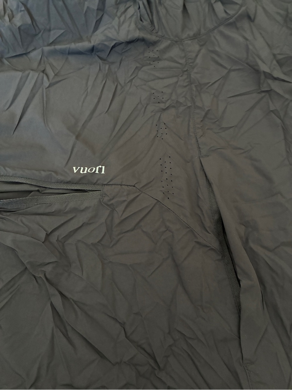 Size M Vuori Black Lightweight Packable Jacket Windbreaker - Picture 5 of 6